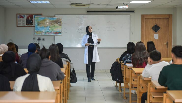 Sınav Yolunda Gençlere Esenyurt Belediyesi’nden Eğitim Desteği
