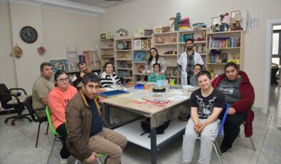 Özel öğrenciler iletişim becerilerini müzikle geliştiriyor