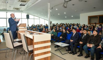 Esenyurt Belediyesi’nden gençlere liseden üniversite yaşamına geçiş semineri
