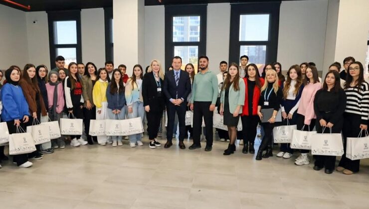 Başkan Balcıoğlu, Eğitim Akademisi’nde Gençlerle Bir Araya Geldi