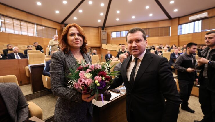 Başkan Balcıoğlu, Kadın Hakları Günü’nü Mecliste Çiçeklerle Kutladı