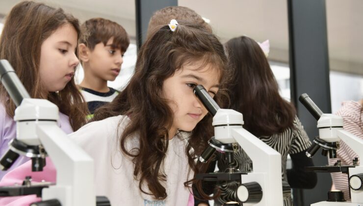 Bu üniversite çocuklara bilimi ve sanatı sevdiriyor