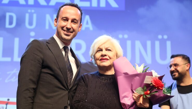 55 yıllık sanat yaşamını anlamlı bir konser ile noktaladı