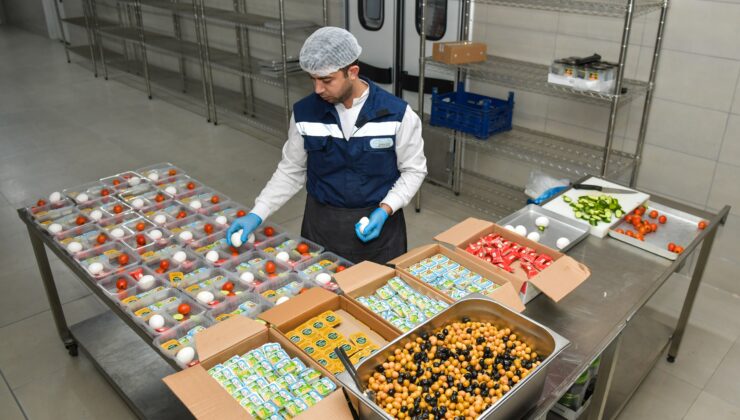 Esenyurt Belediyesi yaşlıları ve engellileri yalnız bırakmıyor