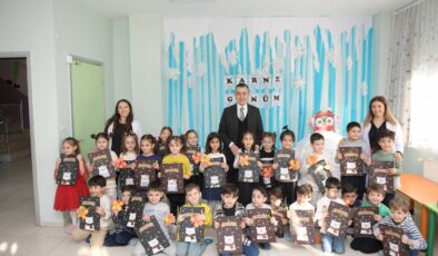 Başkan Vekili Aksoy öğrencilerin karne heyecanına ortak oldu