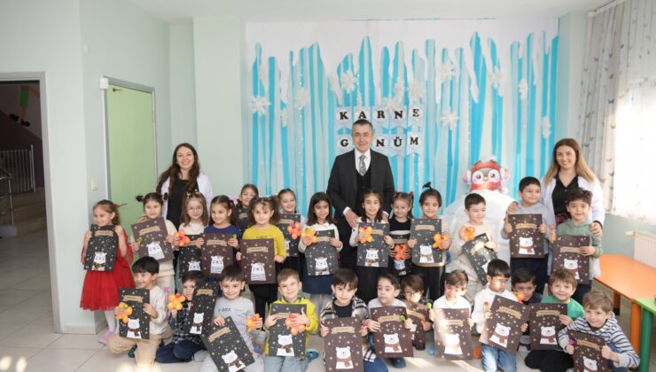 Başkan Vekili Aksoy öğrencilerin karne heyecanına ortak oldu