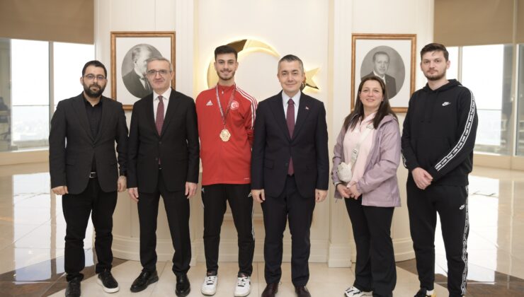 Başkan Vekili Aksoy’dan şampiyon sporculara özel destek