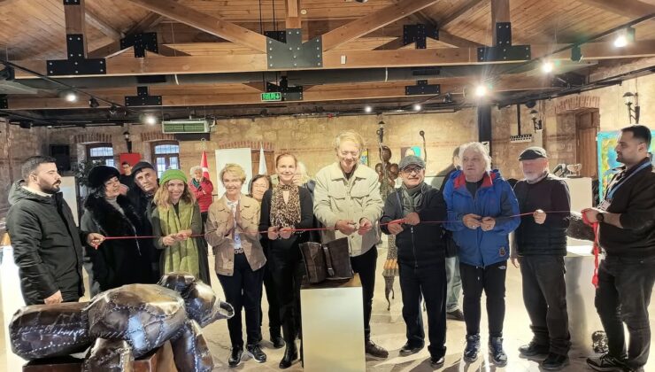 “Özgür Sanat” Sergisi Oğuz Aral Sanat Galerisi’nde Açıldı!