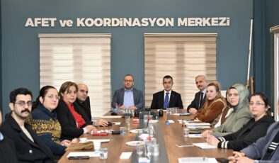 Esenyurt Belediyesi ekipleri 24 saat kar mesaisinde