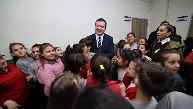 Başkan Balcıoğlu, Öğrencilerle Bayram Sevincini Paylaştı
