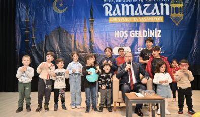 Prof. Dr. Mustafa Karataş Esenyurtlularla Ramazan Etkinliğinde Buluştu