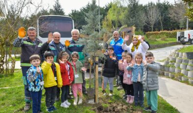 Esenyurtlu minikler şehit ve gaziler için fidan dikti