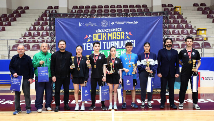 Küçükçekmece’de açık masa tenisi turnuvası düzenlendi