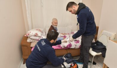 Esenyurt’ta Bu Bayram Kapılar Sağlık İçin Çalındı