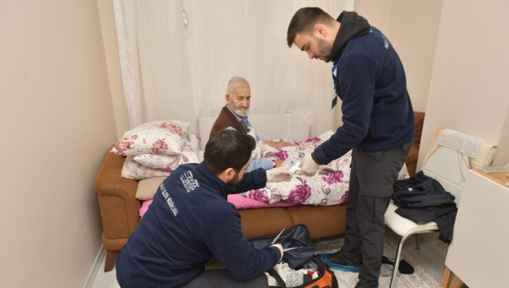 Esenyurt’ta Bu Bayram Kapılar Sağlık İçin Çalındı