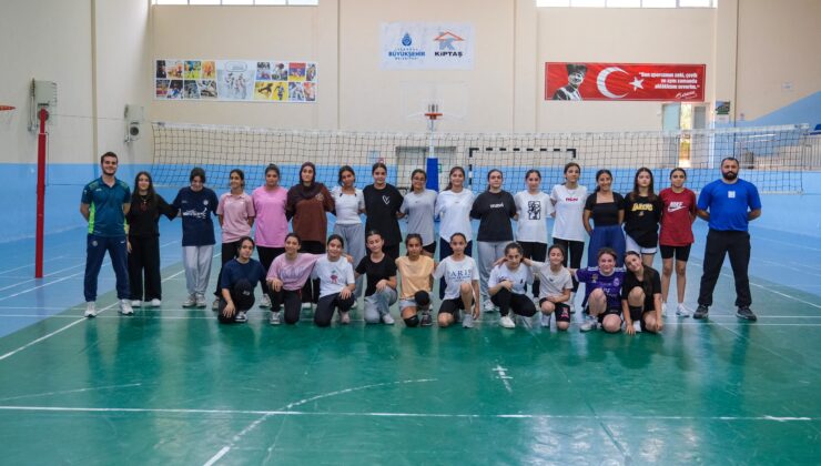 Esenyurt’ta Yüzlerce Çocuk Yaz Spor Okullarında Sporla Buluşuyor