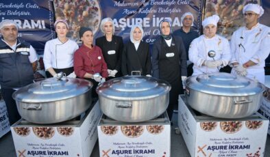 Esenyurt’ta aşure bereketi: 17 bin kişiye aşure ikram edildi