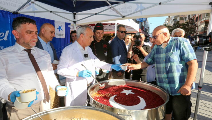 Küçükçekmece Belediyesi’nden binlerce kişiye aşure ikramı