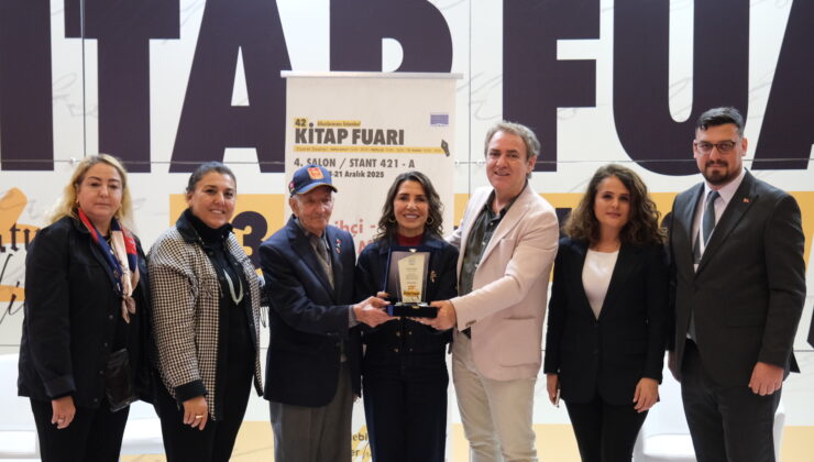 TÜYAP Kitap Fuarı’nda Sinan Meydan ve tarih tutkunları bir araya geldi